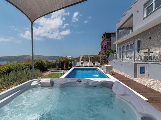 Villa Hedonist Seget Vranjica Exterior photo
